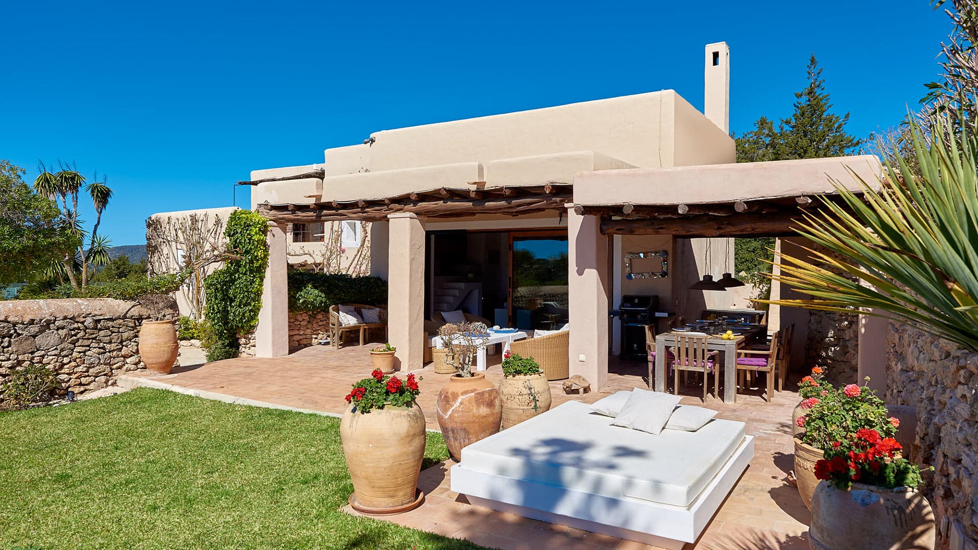 Villa Finca Dalt Yundal, Rental in Ibiza